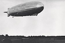 Graf_Zeppelin_1930.jpg  